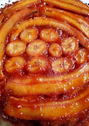 Una foto de Tarta invertida de banana 😋😋