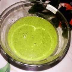 A picture of Green mayonnaise dip.