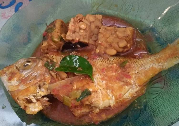 Cara Menyiapkan Kakap bumbu pedas manis yang Enak