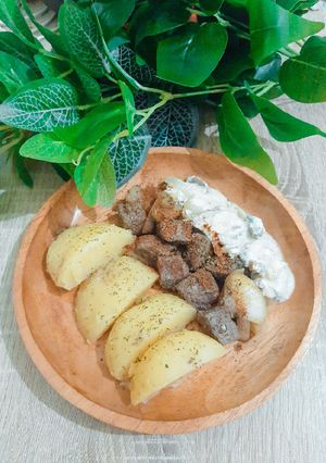 Foto resep Simple Wagyu Saikoro Steak and Mushroom Sauce 🍖