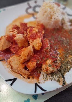 Una foto de Pollo en salsa de tomate