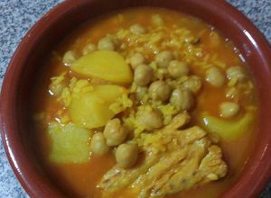 Foto principal de Guiso o rancho de garbanzos, patata, arroz y bacalao
