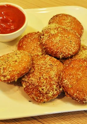 A picture of Garlic Mozzarella Bread With Parmesan Dip | By Neetu Suresh.