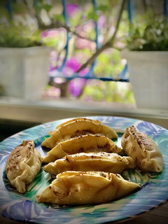Una foto de Gyozas de melocotón