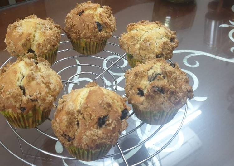 Easiest Way to Prepare Homemade Blueberry loaded Streusel Muffins