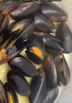 Foto de Mexilhões ao vinho branco com tostas