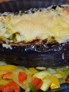 Una foto de Berenjena rellena de vegetales al curry