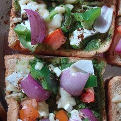 A picture of Bread pizza.