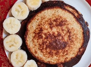 Una foto de Hotcakes saludables de banana y avena 🥞 sin balanza, sin harina, sin azúcar añadido ni edulcorante
