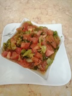 صورة لوصفة سلطة 🥗 الفلفل المشوي والطماطم