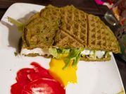 Una foto de waffles de verdura