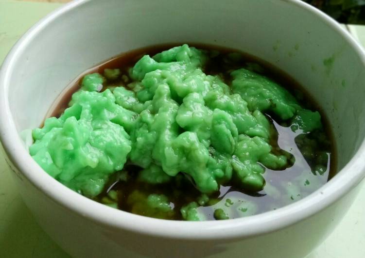 Bubur sumsum pandan kuah gula jahe