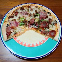 A picture of Pizza Crust with 4 Ingredients & Potato Wedge chips 😍🍟🍕🍺😋.