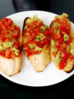 A picture of My mixed up Brushetta 🤩.