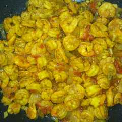 A picture of Tumis Udang bumbu kuning Mentega.