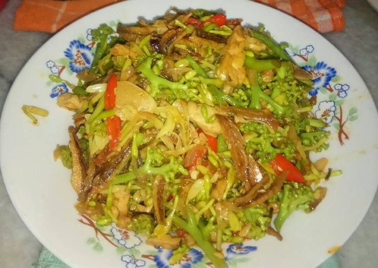 Tumis kembang kates ikan teri plus tempe Mm anna