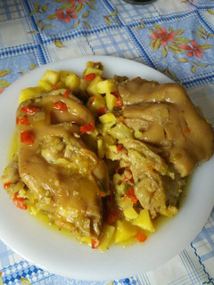 Una foto de Manos de cerdo guisadas