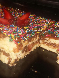 Una foto de Tortita simple con frutilla