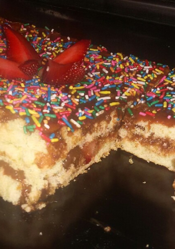 Una foto de Tortita simple con frutilla