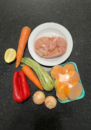 Una foto de 🍗🍗Pechugas con verduritas. 🥕🫑