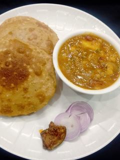 बेड़मी पूरी (Bedmi Puri recipe in Hindi) रेसिपी मुख्य फोटो