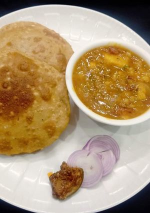 बेड़मी पूरी (Bedmi Puri recipe in Hindi) रेसिपी मुख्य फोटो