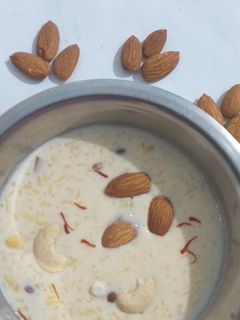 चावल की ठंडी ठंडी खीर (Chawal ki thandi thandi kheer recipe in hindi) रेसिपी मुख्य फोटो