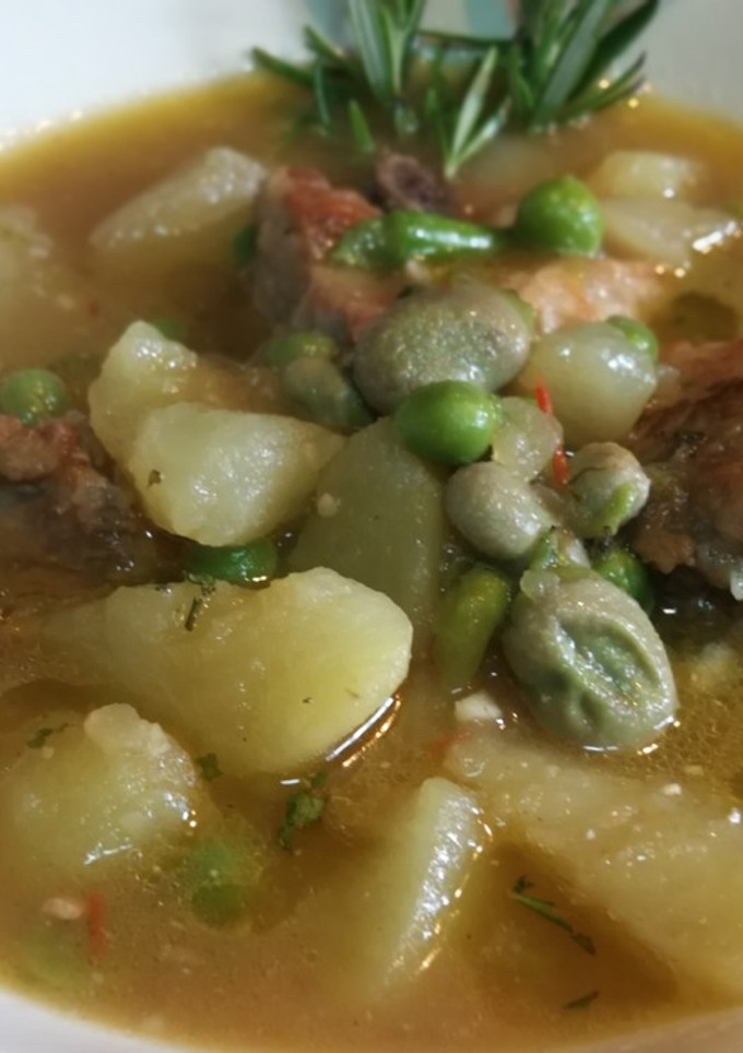 Una foto de Patata estofada con costillas y picada