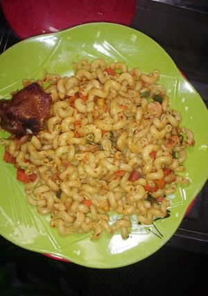 A picture of Stir fried vegetable macaroni.