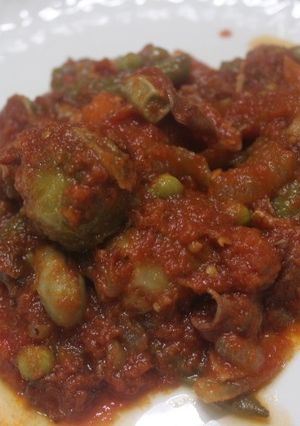 Una foto de Menestra en salsa de tomate