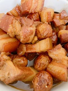 Hình của món Thịt kho trứng cút.