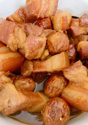 Hình của món Thịt kho trứng cút.