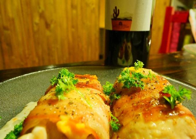 Rolls de pollo envueltos en panceta con salsa cuatro quesos!! Receta de   - Cookpad