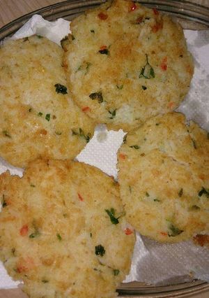 Una foto de Hamburguesas de arroz yamaní y verduras (vegetariano) 💜