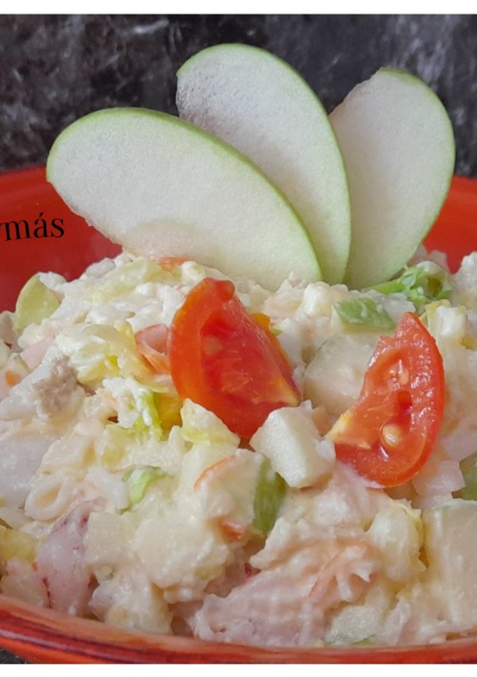 Una foto de Ensaladilla de pescado y manzana -con falsa mahonesa-