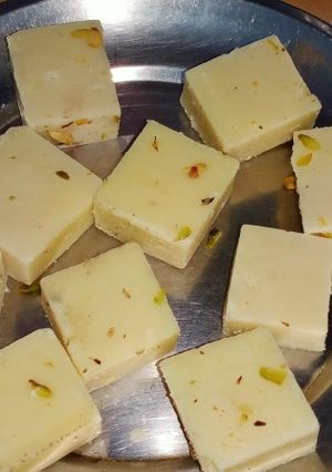 दूध से बनाएं स्वादिष्ट मिठाई रेसिपी मुख्य फोटो