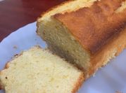Una foto de budín de limón sin leche
