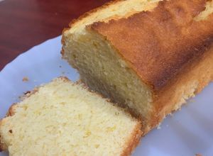 Una foto de Budín de limón sin leche
