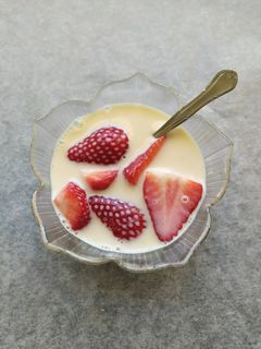 Una foto de Fresas con leche