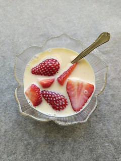 Una foto de Fresas con leche