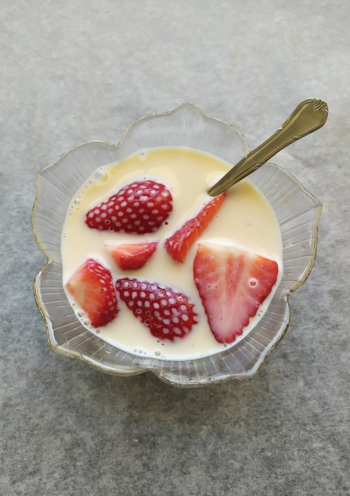 Una foto de Fresas con leche