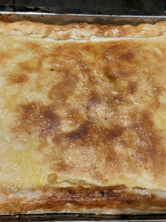 Una foto de Torta de fiambre con masa de hojaldre