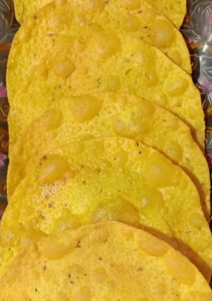 ચણા ના લોટ ની પૂરી (Chana Flour Poori Recipe In Gujarati) રેસીપી મુખ્ય ફોટો