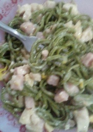 Una foto de Pasta verde a la parisiene