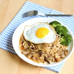 A picture of Taiwanese Hot Plate Noodles.