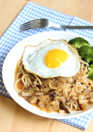 A picture of Taiwanese Hot Plate Noodles.