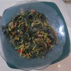 รูปของ Tumis Bunga Pepaya dan Daun Singkong