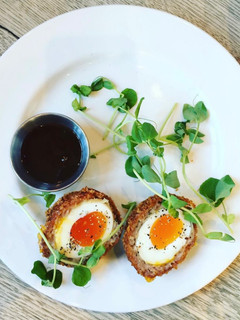 Hình của món Thịt bọc trứng (Scotch egg).
