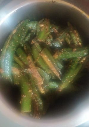 भरवा भिंडी (Bharwa bhindi recipe in Hindi) रेसिपी मुख्य फोटो