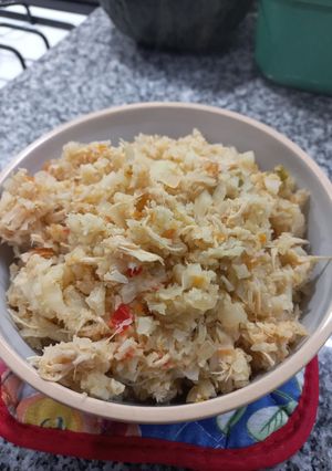 Una foto de Falso arroz (coliflor) con pollo